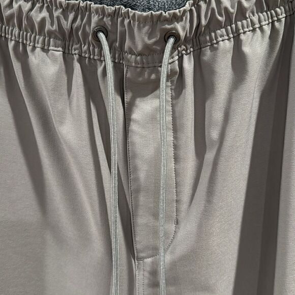 VUORI TRAIN TECH PANTS. SHIITAKE - Picture 3 of 12